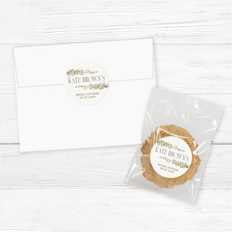 Round bridal shower sticker featuring soft and delicate wildflower illustrations, customizable with the bride’s name and event details. Perfect for favor packaging, envelope seals, and thank-you gifts.